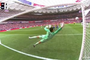 神了！2轮5球！阿尔瓦雷斯任意球轰十分角！马竞4-2领先皇马！