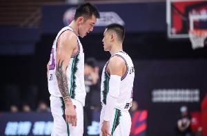 媒体人：山东男篮训练量不小 高诗岩&陈林坚等4人将离队备战全运