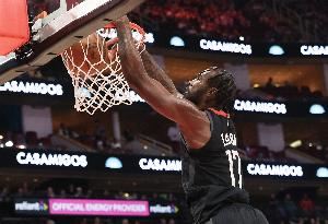 伊森：狄龙的特质在于善于用脑子打球 我要努力向他学习