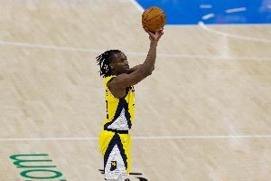 内史密斯上个季后赛三分准星49.2% 单次季后赛100+三分球员中最高